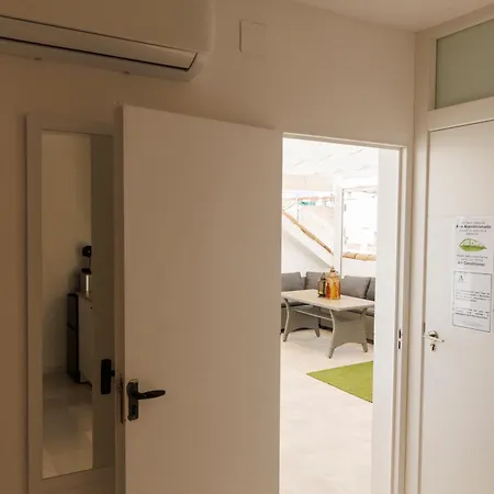El Atico De Osario 5 Con Terraza - Great Location Oda ve Kahvaltı 4*